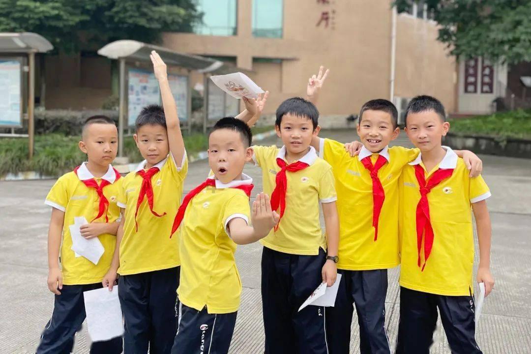 有钱人都喜欢什么的女人游戏画面